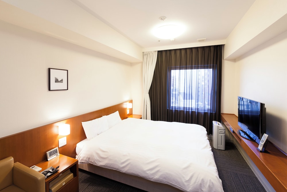 Moderate, Queen Bed
