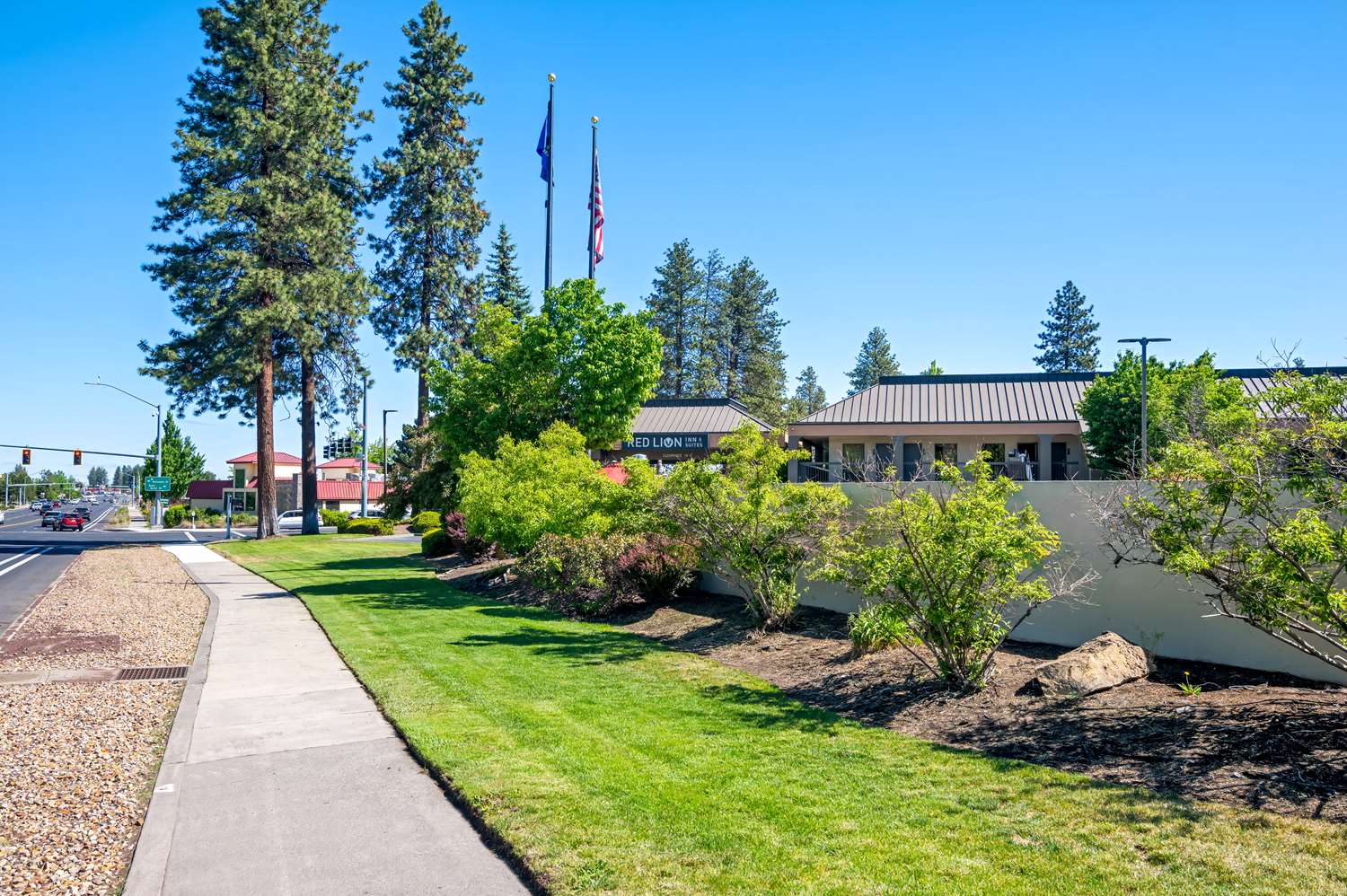 Red Lion Inn & Suites Deschutes River Bend 26/30