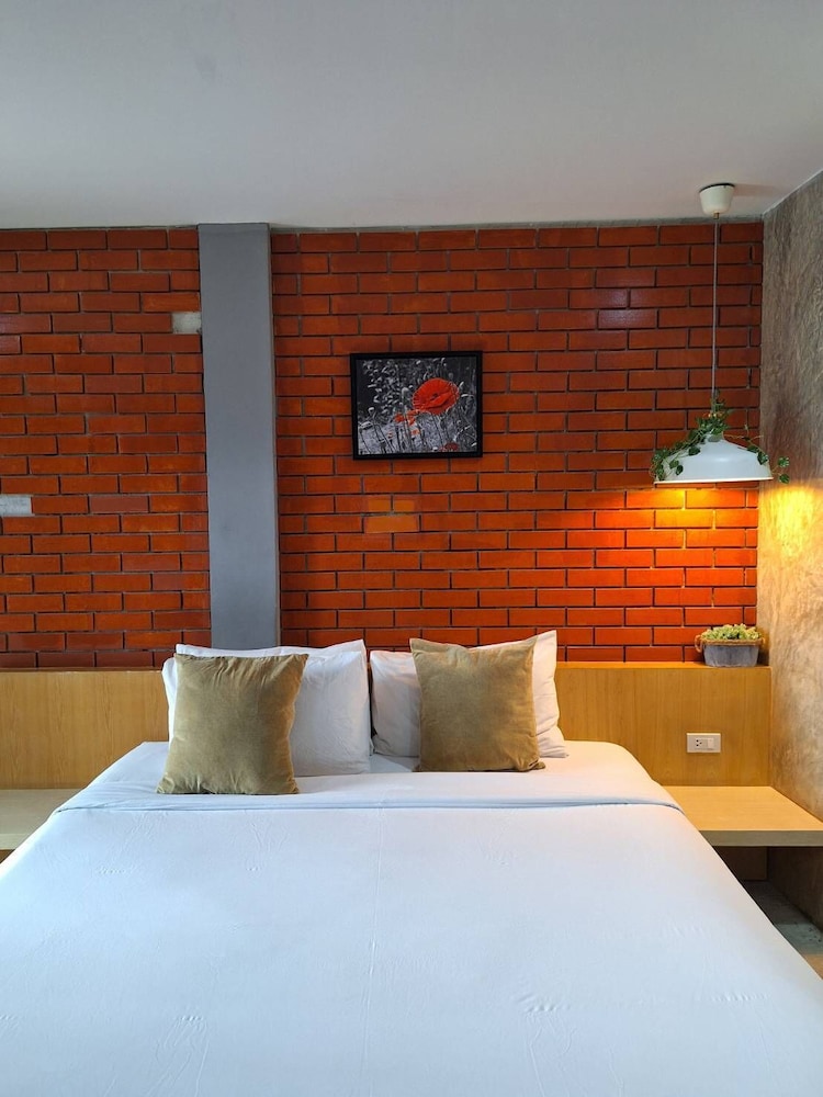 Journey Hostel Suratthani 28/56