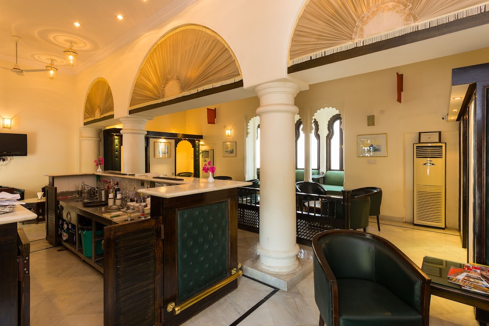 GARDEN HOTEL 34/48