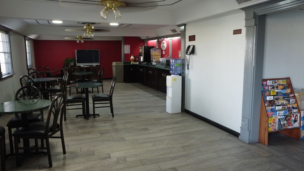 Super 8 By Wyndham Kingsville 34/47
