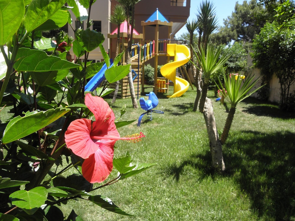 Aleria Belport Beach Hotel 63/71