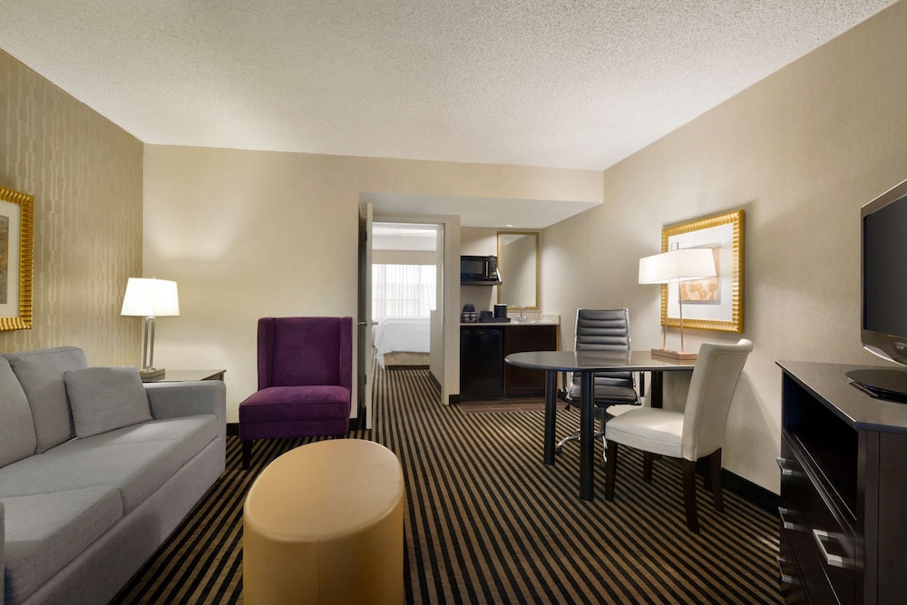 Embassy Suites by Hilton Piscataway Somerset 36/59