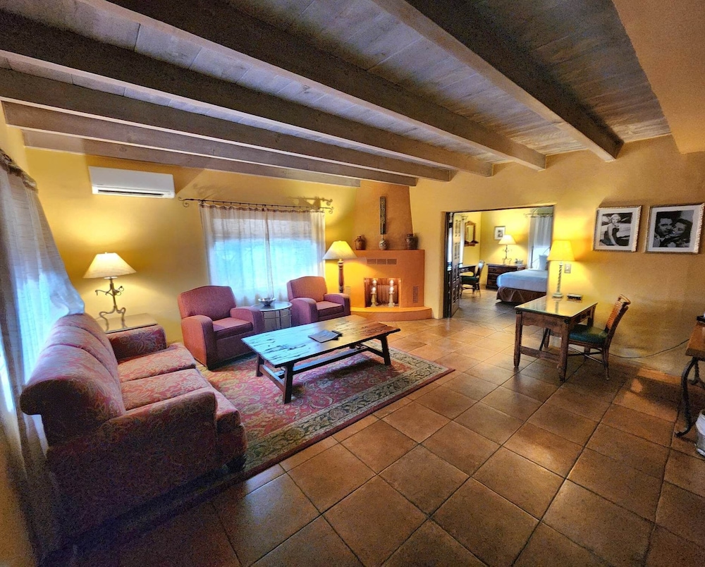 Hacienda Del Sol Ranch Resort 38/79