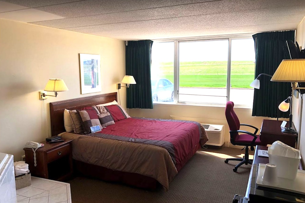 Norwood Inn And Suites 8/17