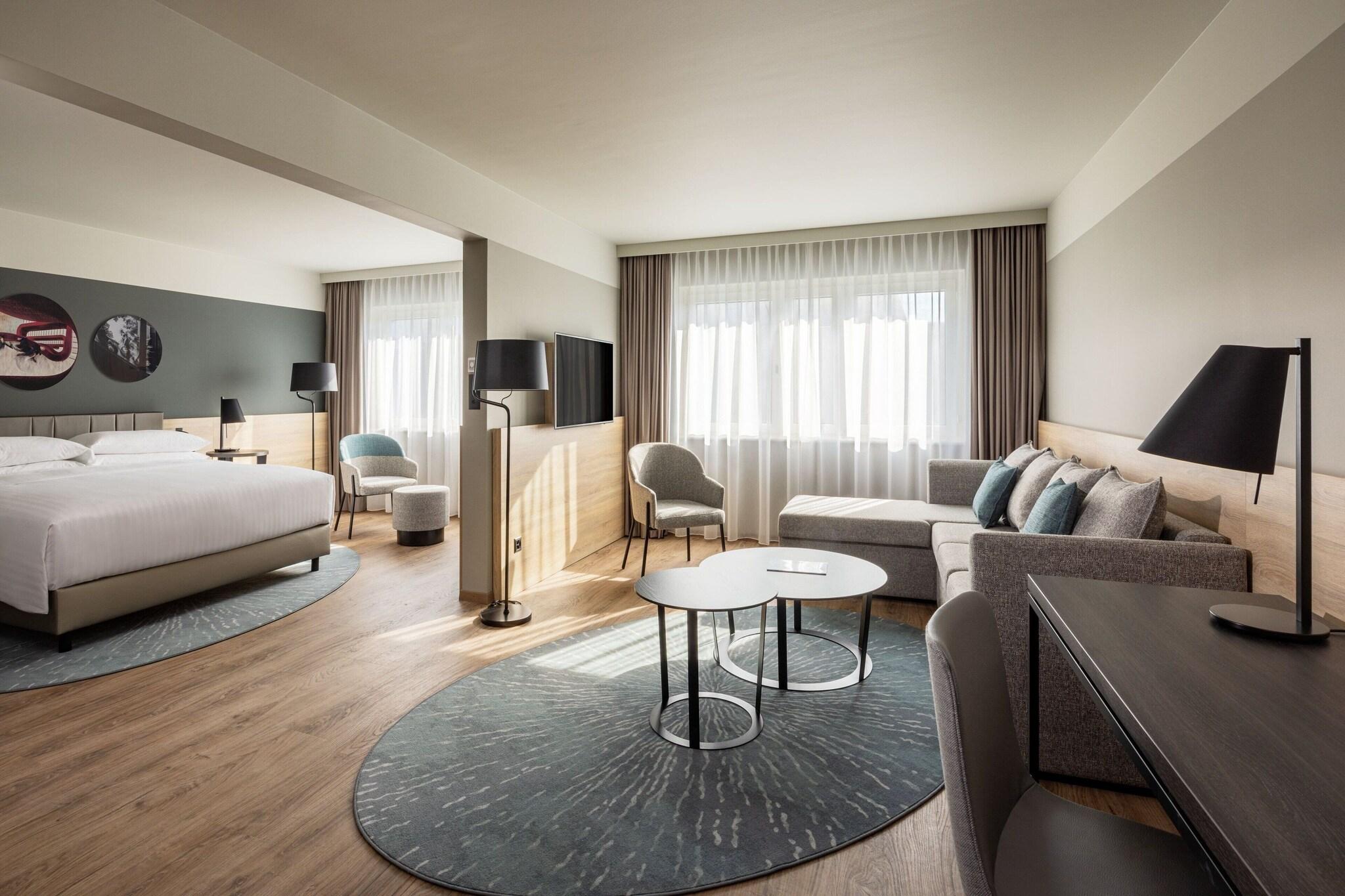 Deluxe, Suite