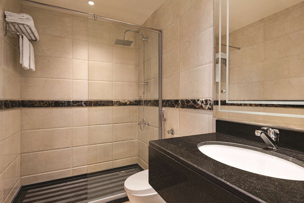 فندق فيفيد جدة(Vivid Hotel Jeddah) 46/48