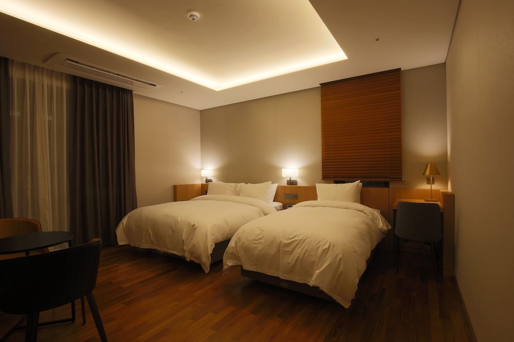 Hotel East9 17/69