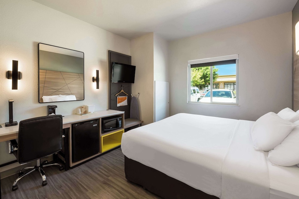Standard, King Bed, Quality Inn Yuba City/Marysville, CA 3/6
