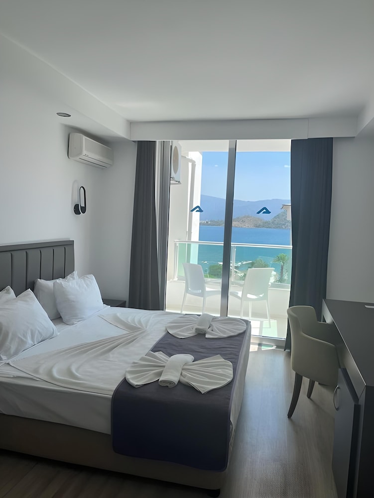 Supreme Beach Hotel - Adults Only +14 14/35