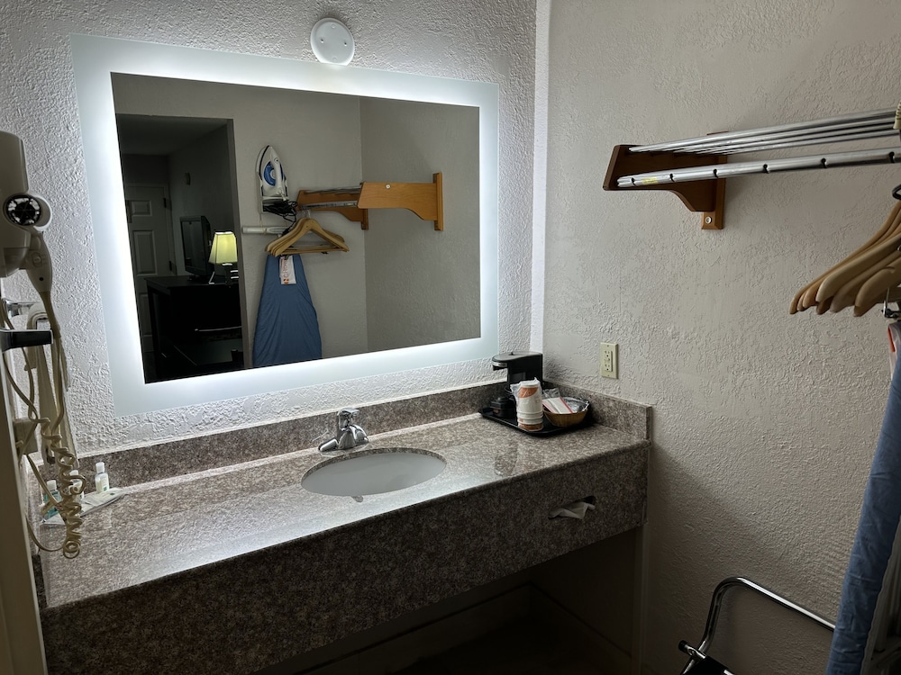 Quality Inn Ashland, KY 63/66