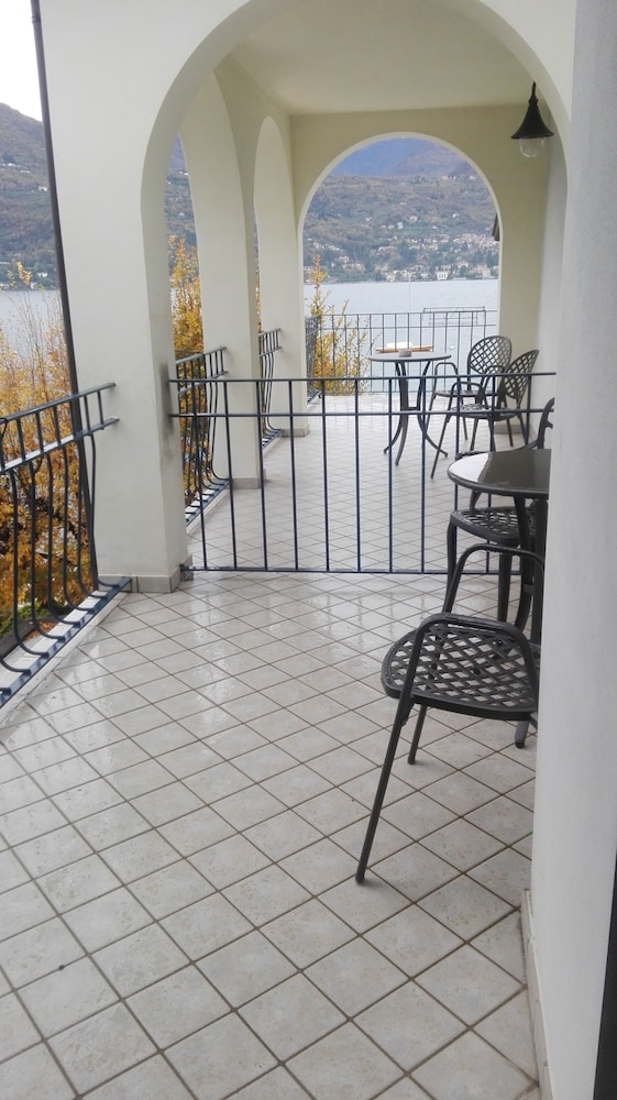 Bella Hotel & Restaurant 30/55