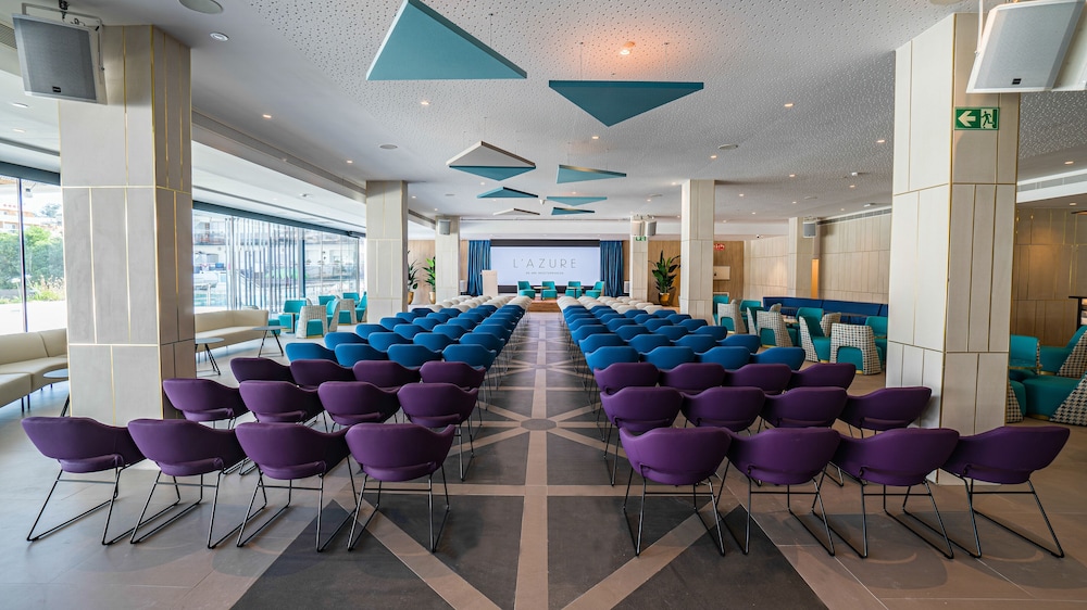 L Azure Hotel 52/64