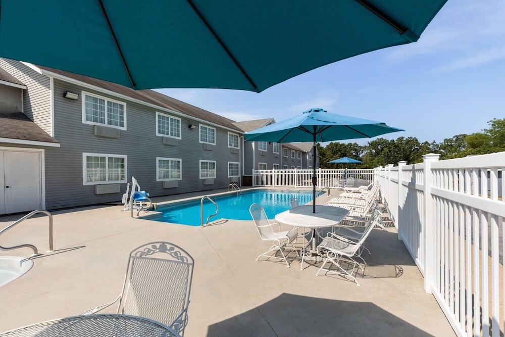 Days Inn by Wyndham Mountain Home 52/55
