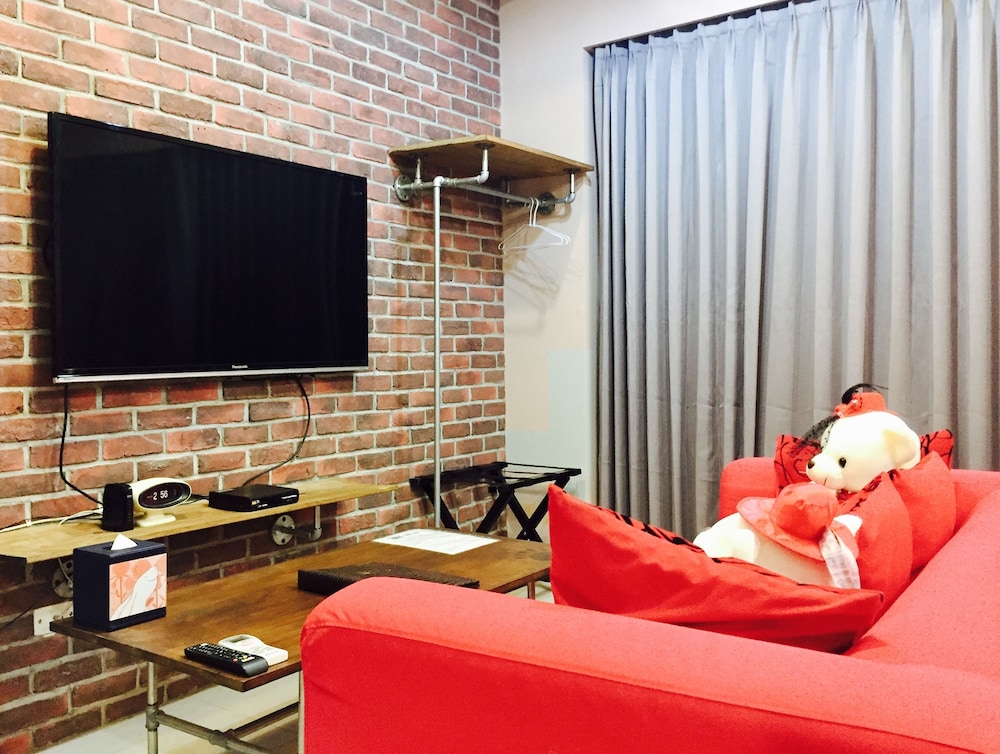 Bear Hotel 32/41