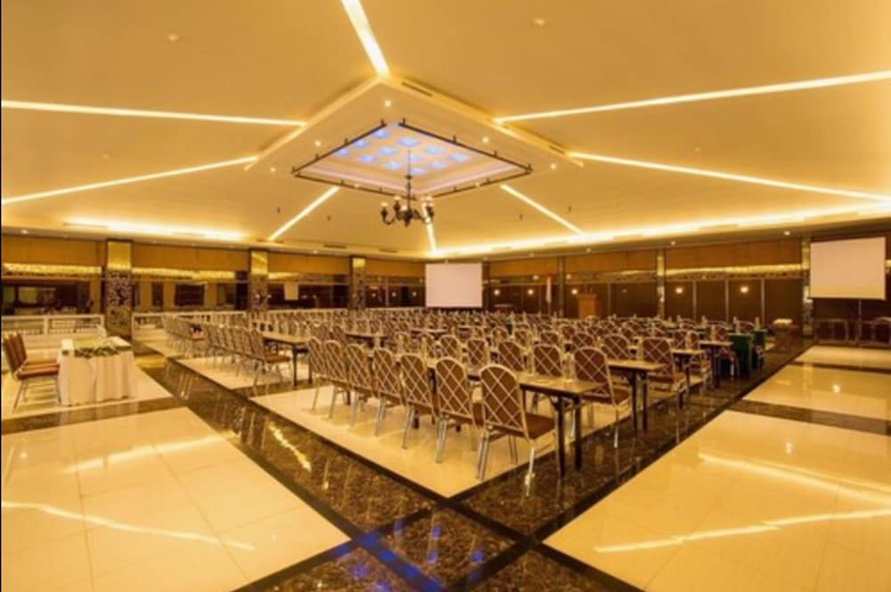 Laras Asri Resort And Spa 46/66