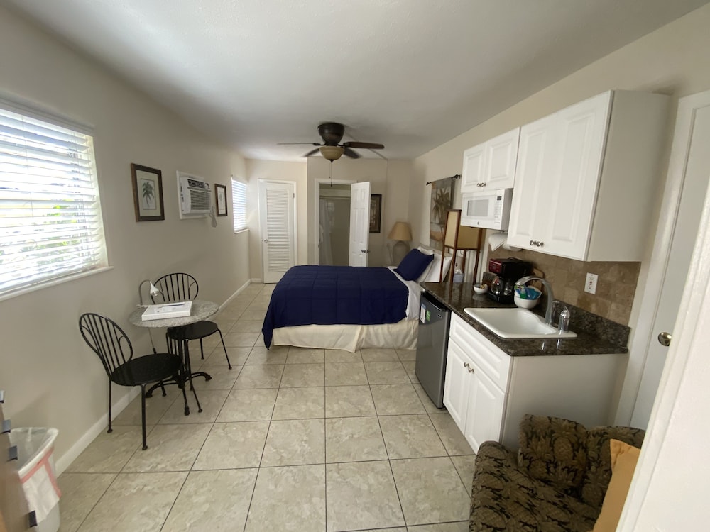 Tropical Villas of Venice Beach 44/71