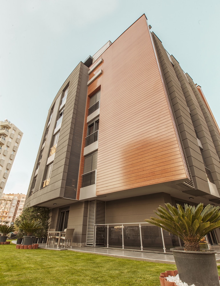 Bmk Suites And Apartments 5/50