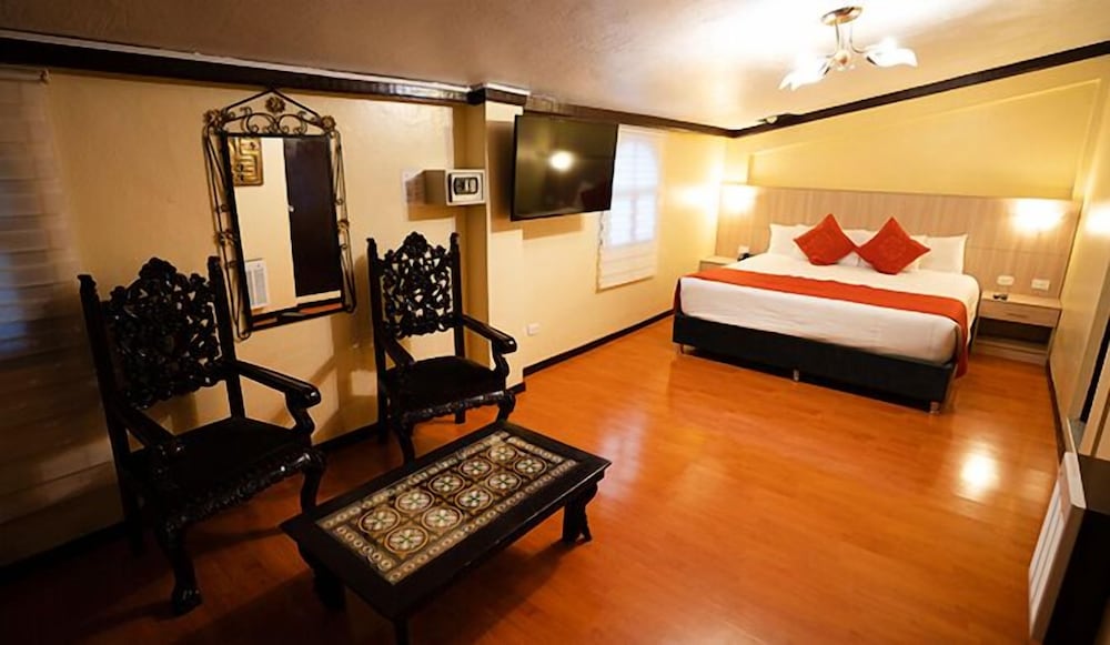 SUPERIOR, KING BED