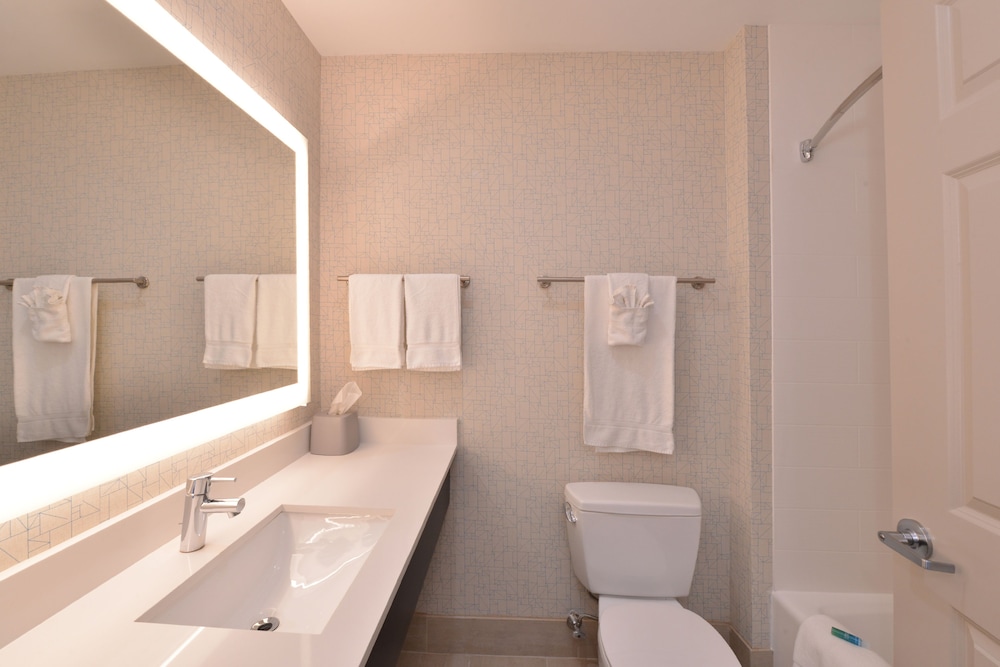 Holiday Inn Express Mystic 12/45