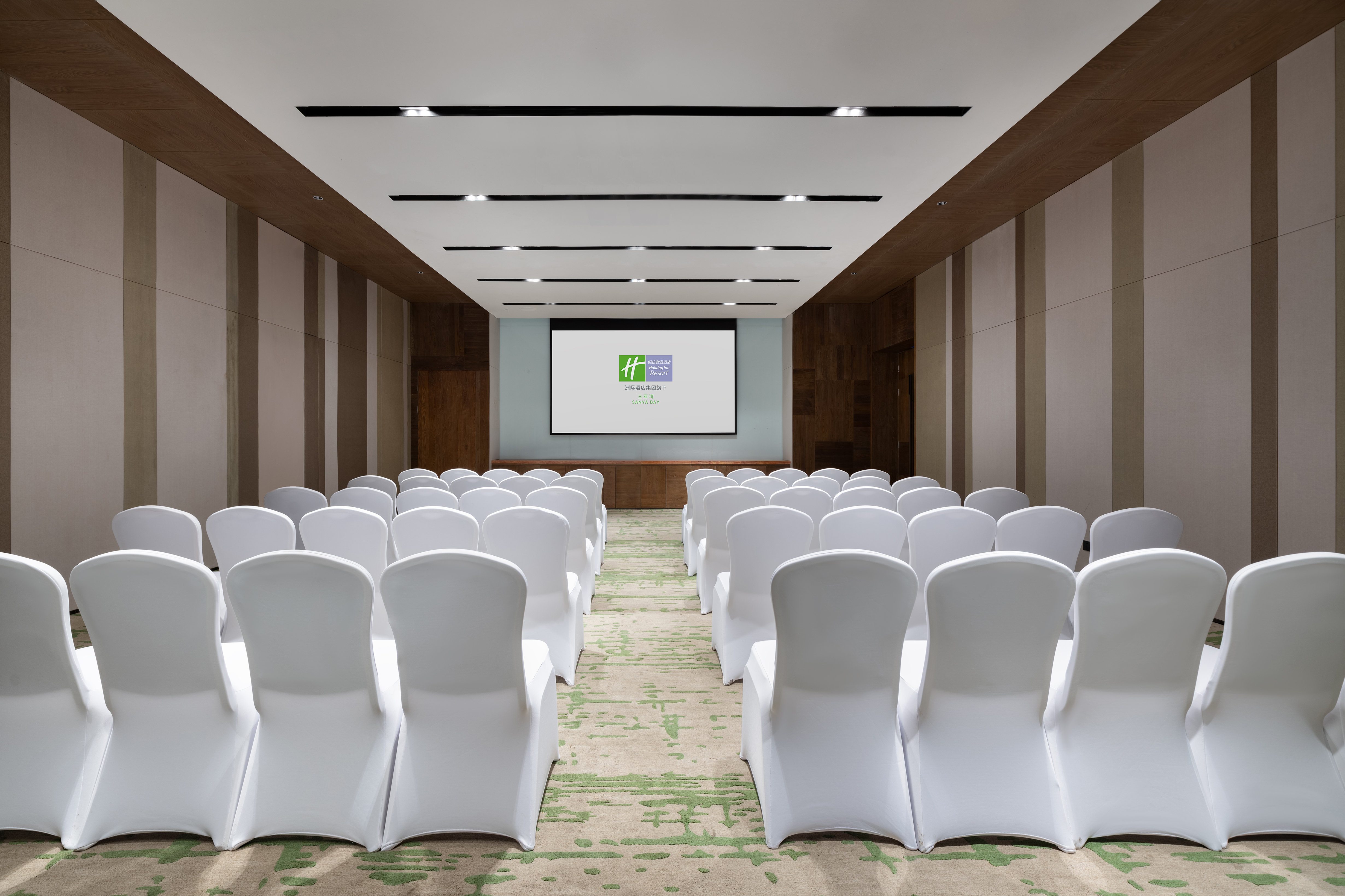 HOLIDAY INN RESORT SANYA BAY 34/50