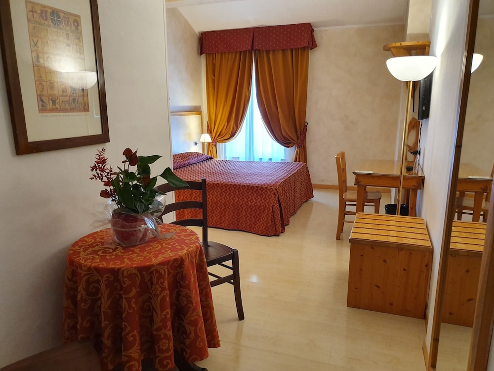 Hotel Gialletti 33/48