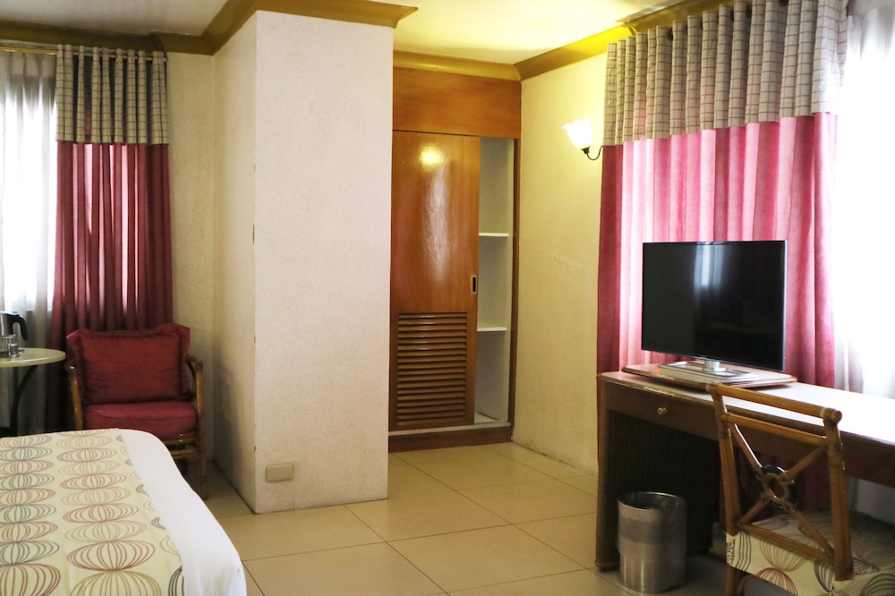 Golden Pine Hotel 14/41