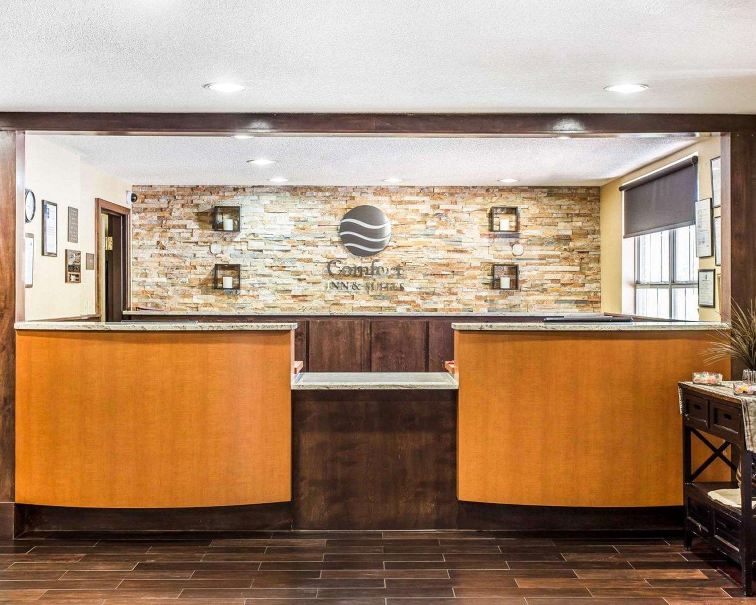 Comfort Inn & Suites Ballpark Area 1/16