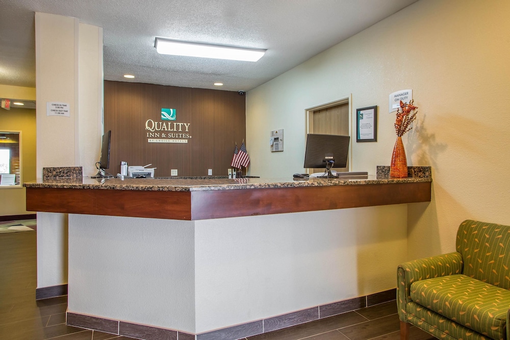 Quality Inn & Suites Bloomington I-55 and I-74 7/39