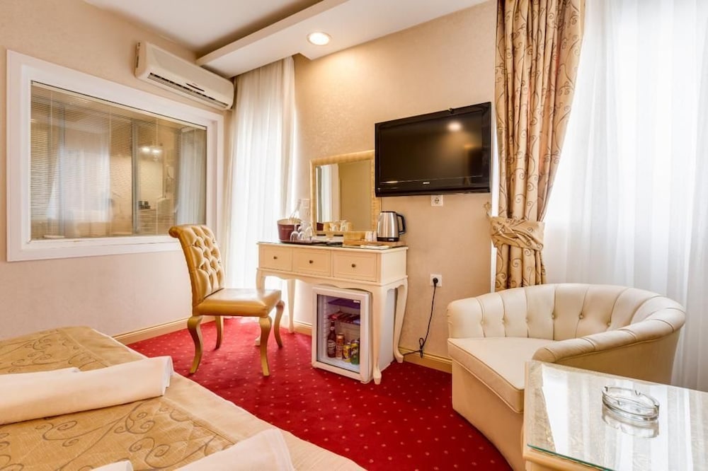Twins Hotel 18/29