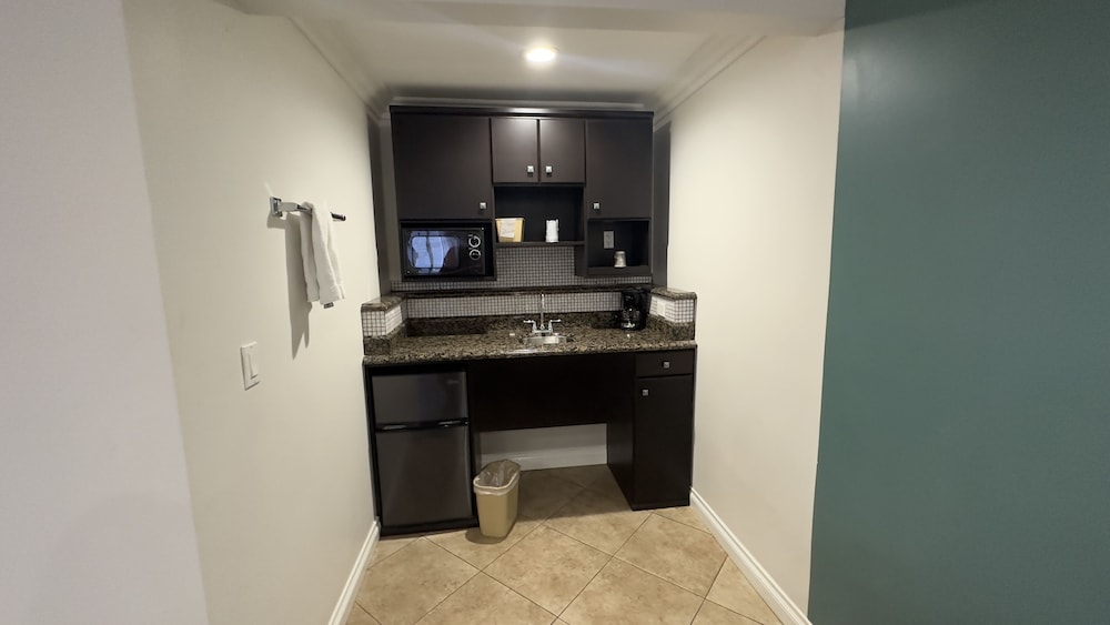Garden Inn Suites 45/55