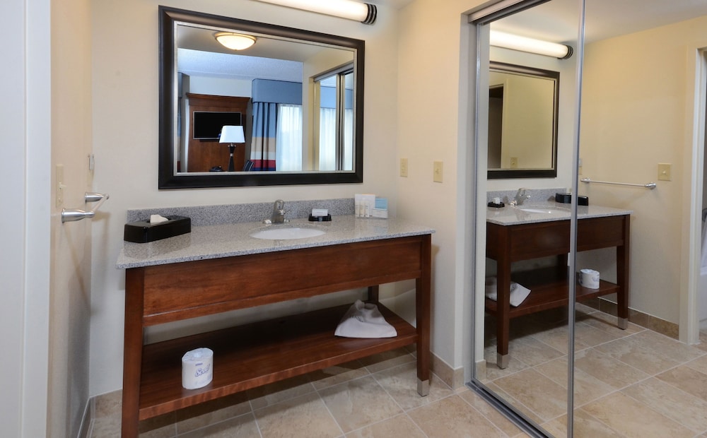 Hampton Inn Suites Lynchburg 19/37