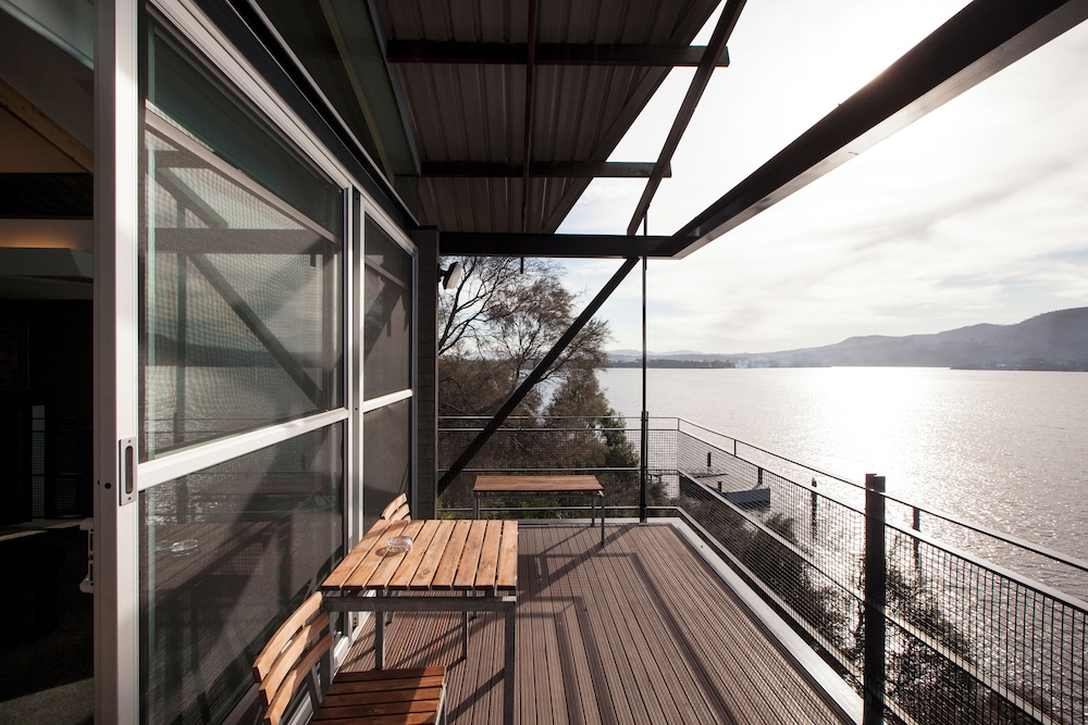 Mona Pavilions 26/50