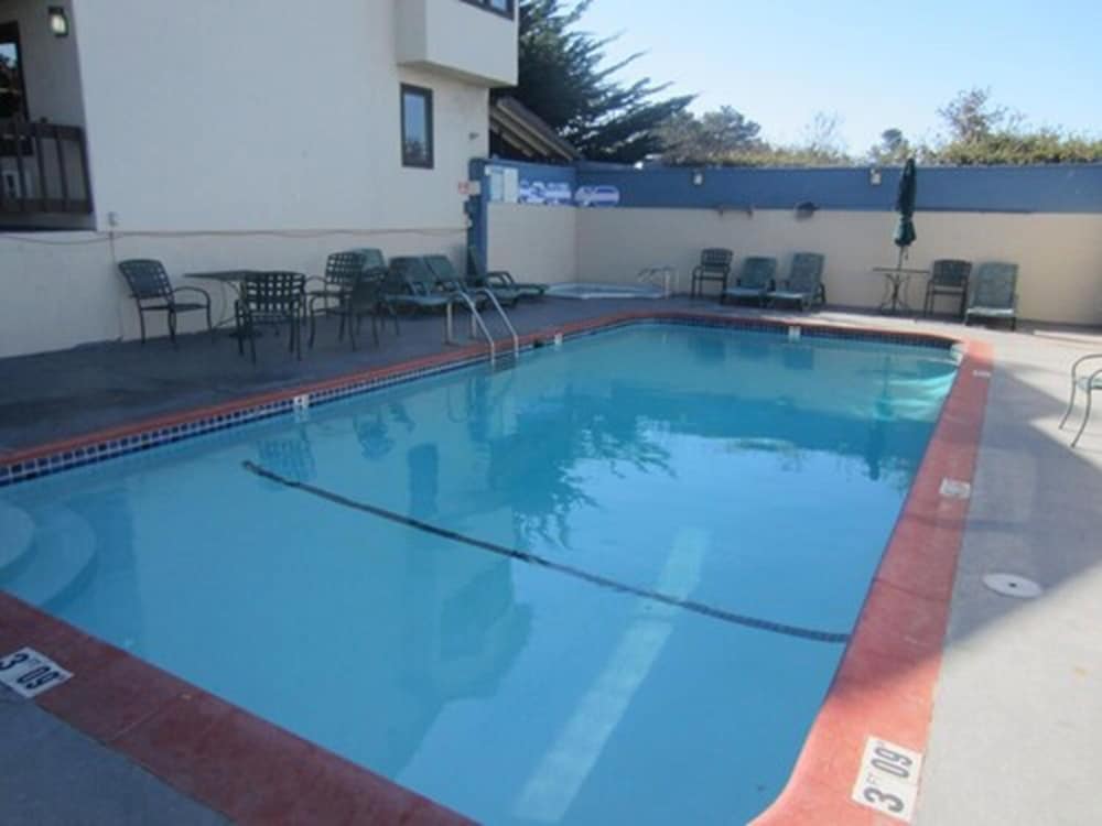 Econo Lodge Monterey Fairgrounds 7/21