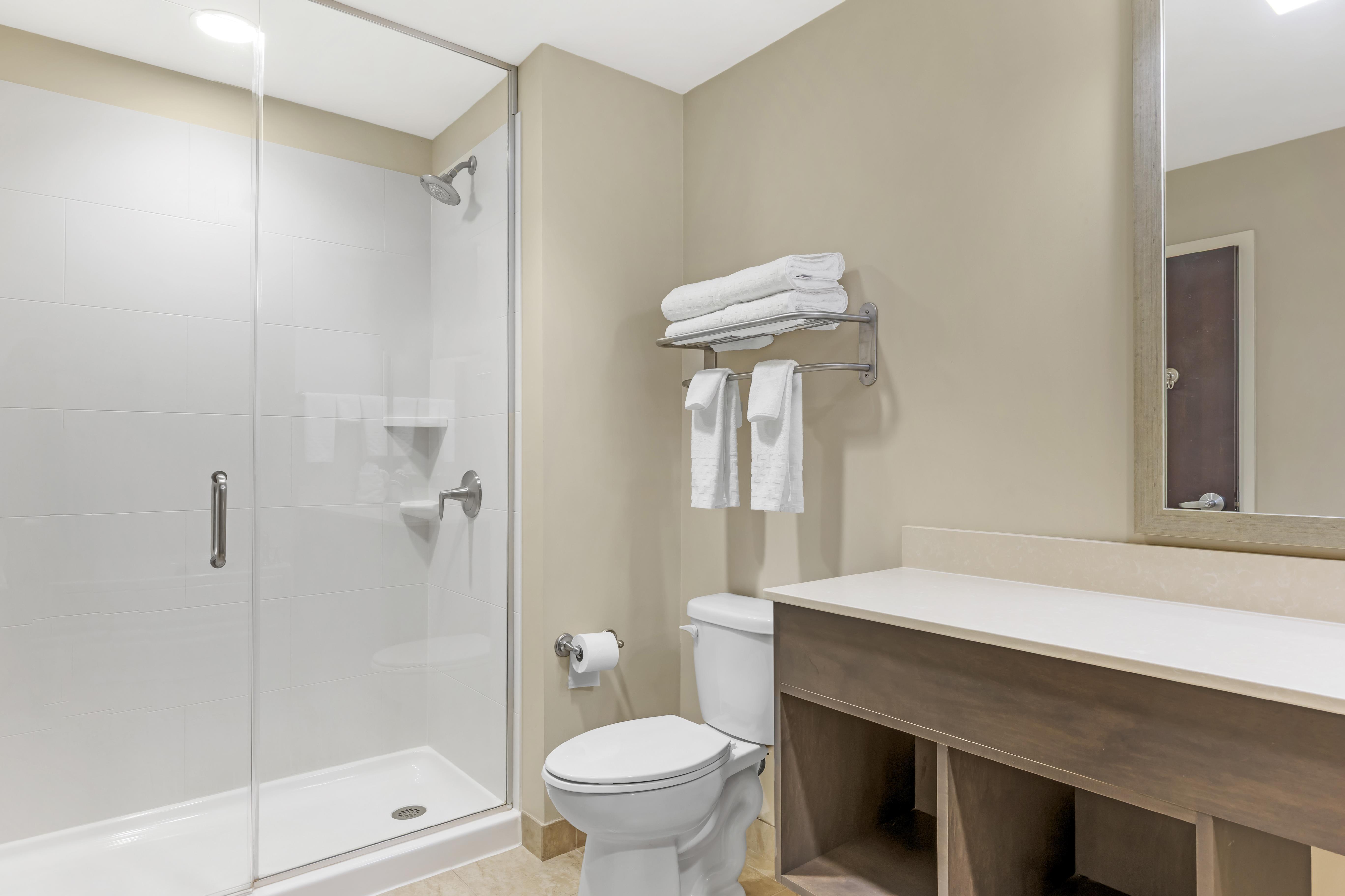 Suite, King Bed, Best Western Plus Centralia Hotel & Suites 4/15