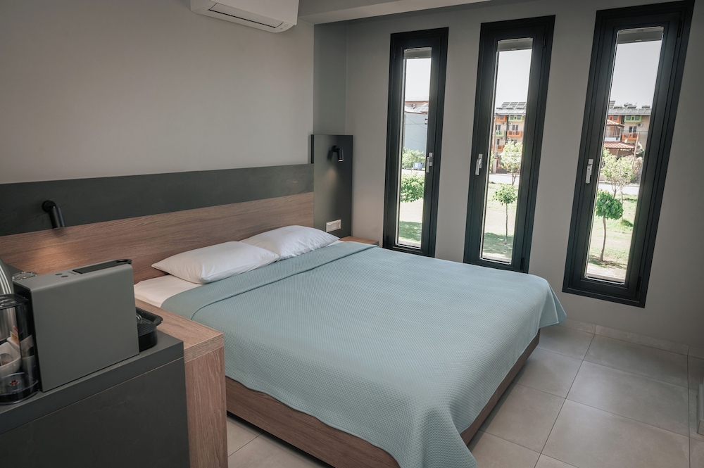 Elizabeth Queen Luxury Rooms 13/50