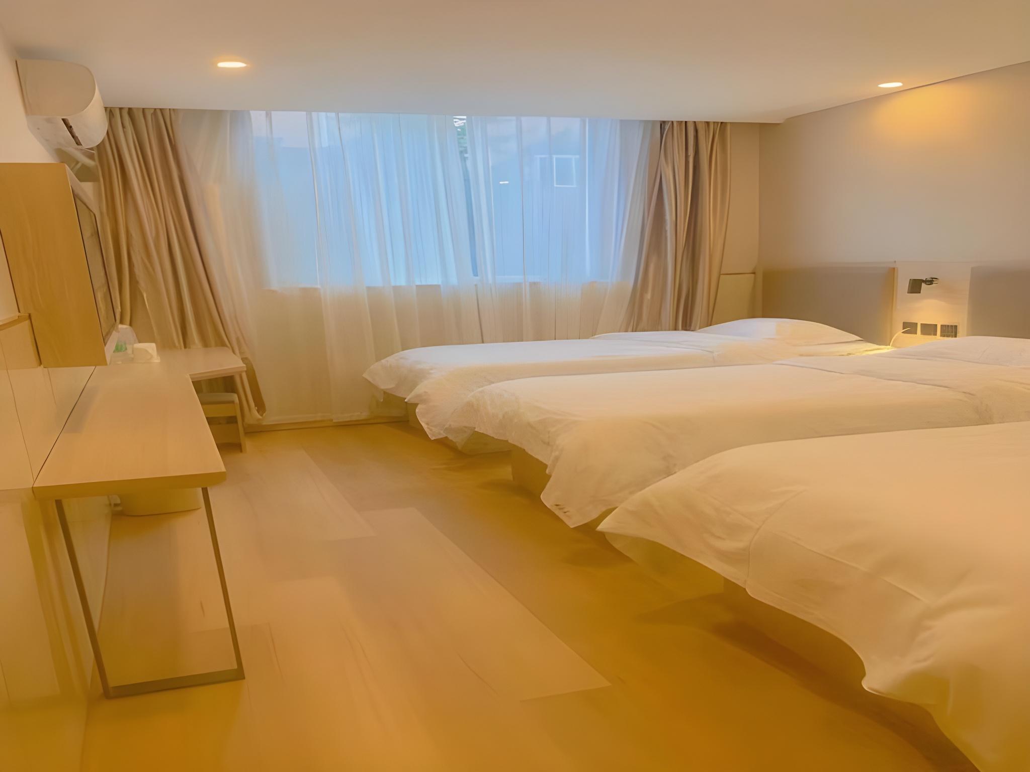 ROOM, TRIPLE