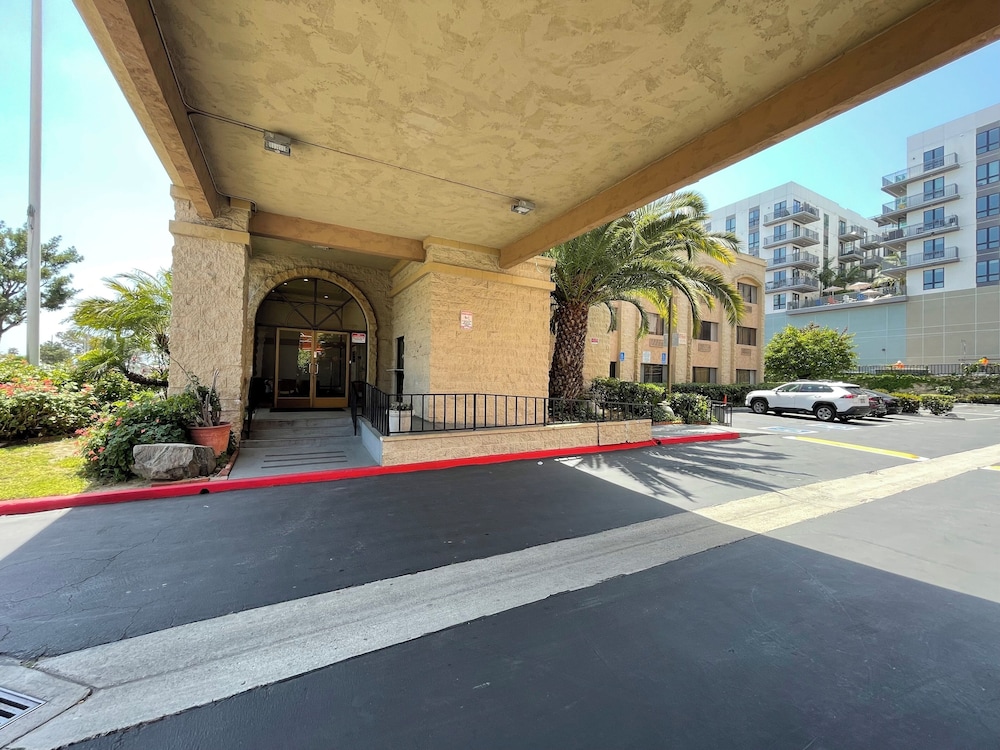 Portside Inn & Suites 53/58