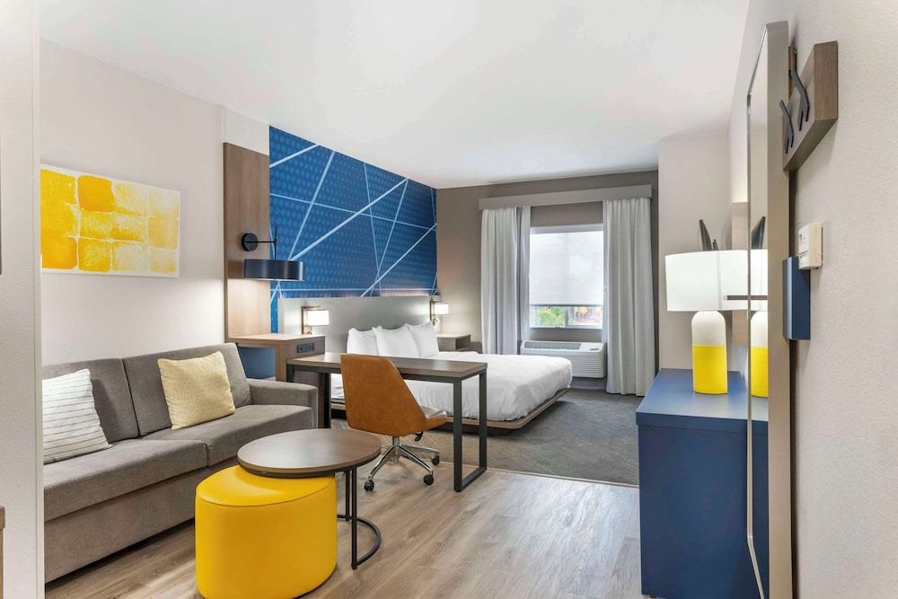 Comfort Suites Elgin Northwest 27/48