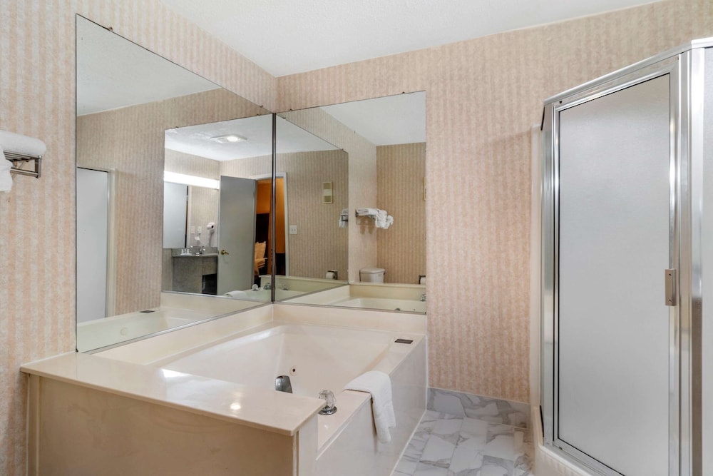 Quality Inn Marietta near Dobbins ARB 18/37