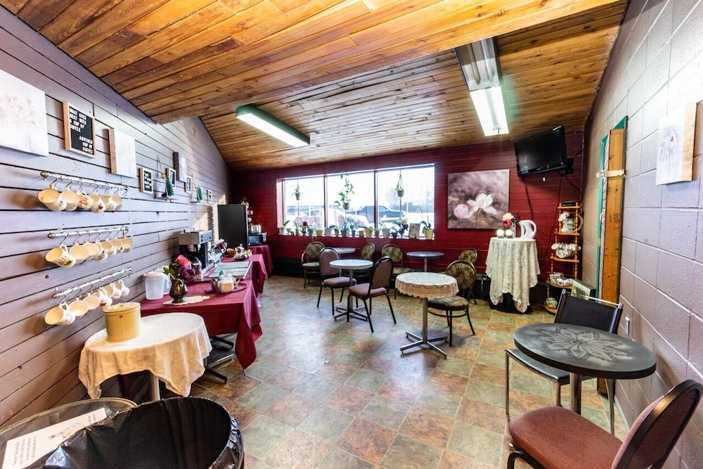 Vegreville Garden Inn 39/48