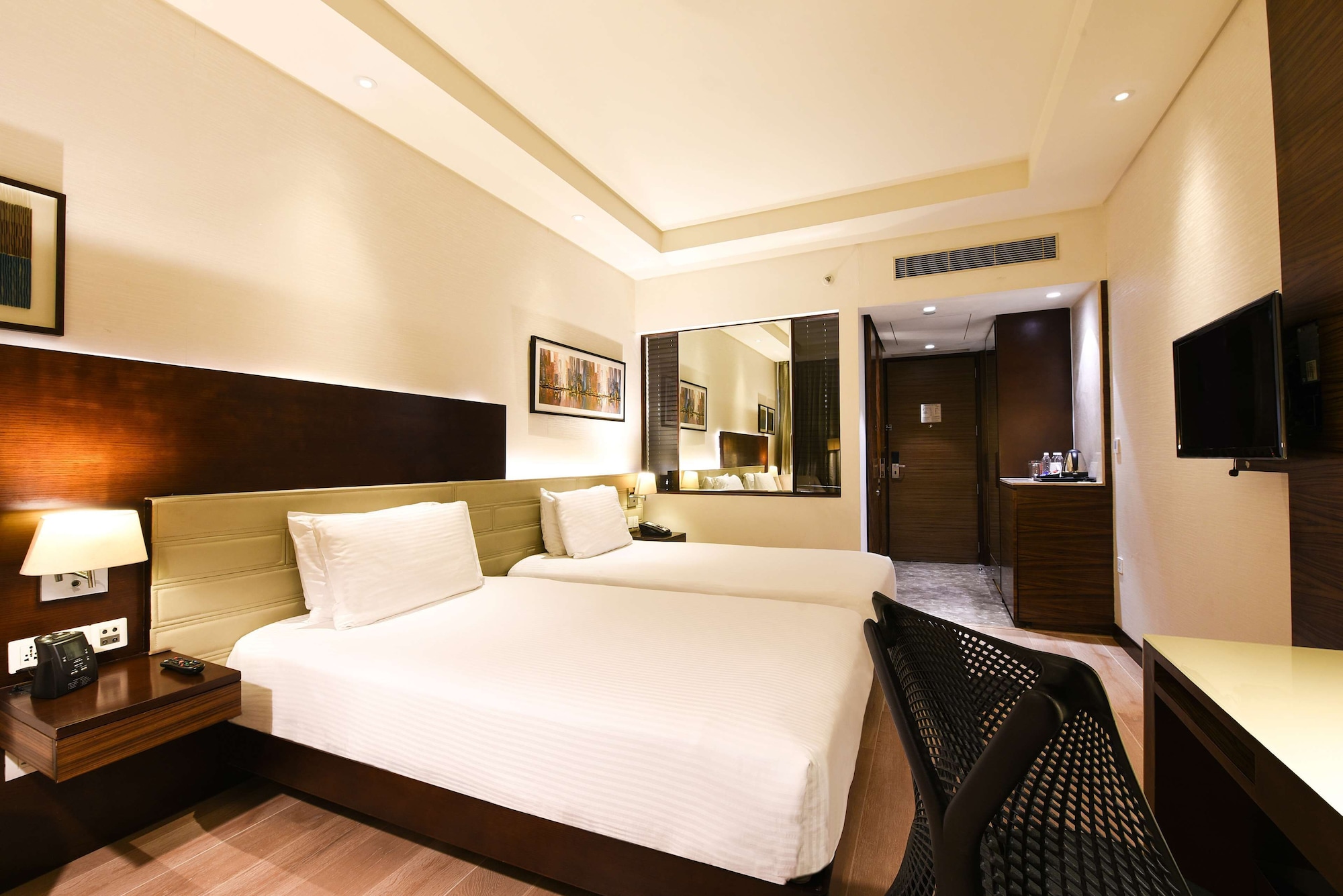 DELUXE, TWIN BEDS