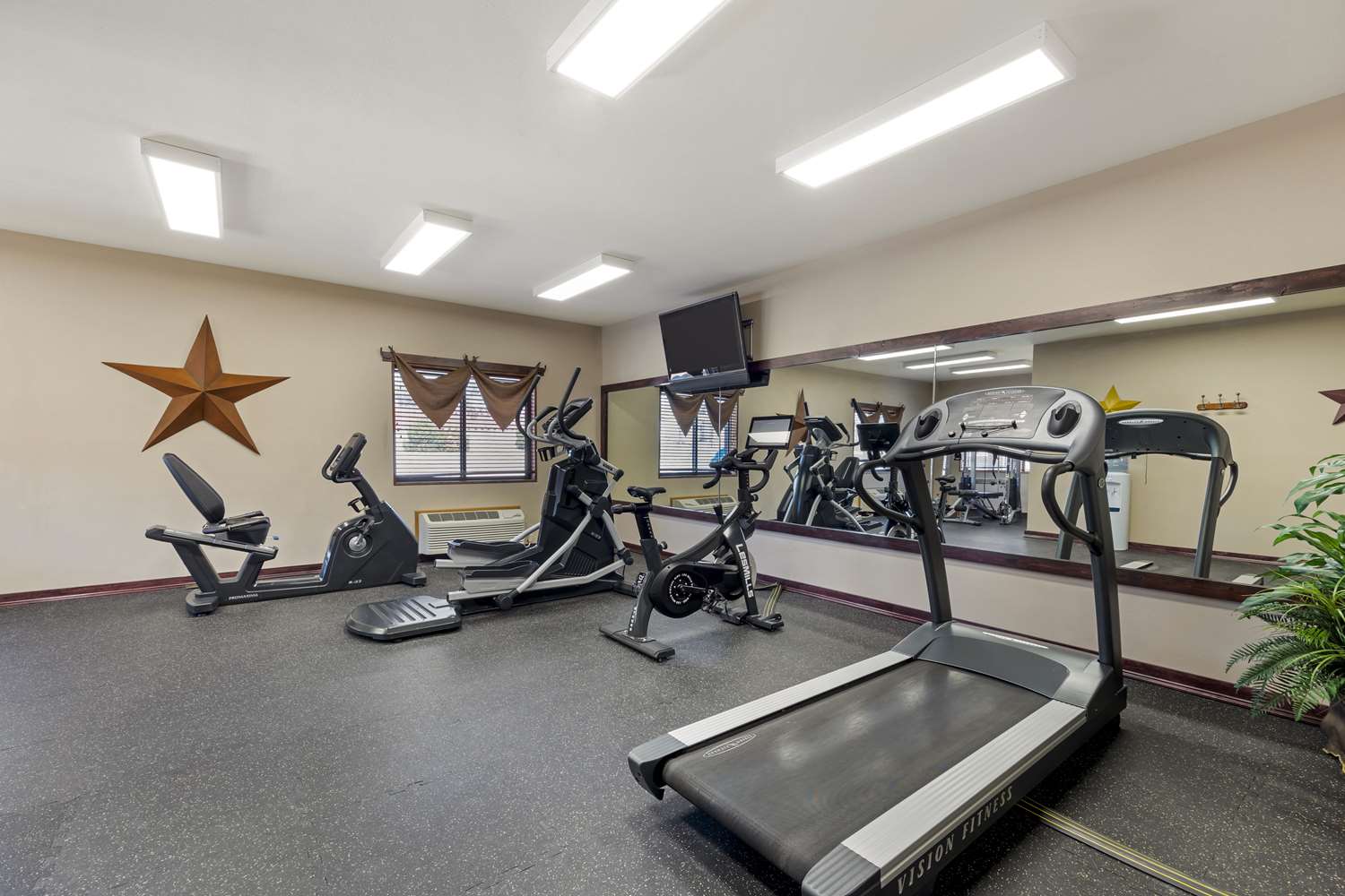 Best Western Plus Country Inn & Suites 26/35