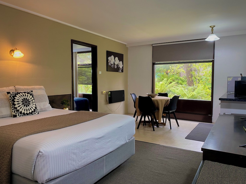 2 Bedrooms, Suite, Ground Floor