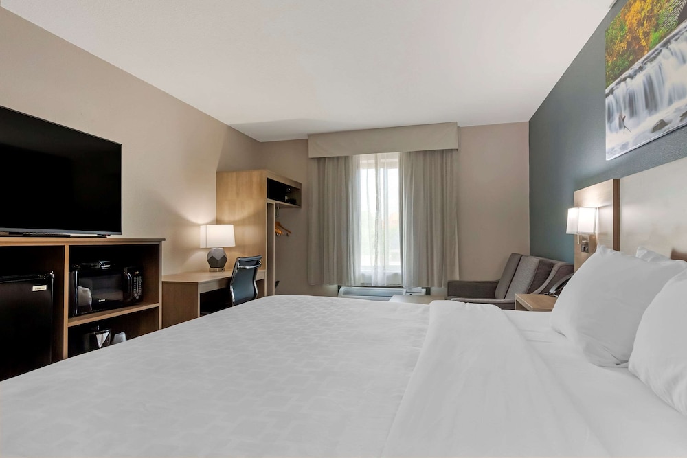 Red Roof Inn & Suites Tomah 15/57