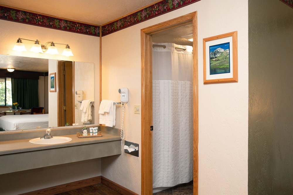 Timbers Motel Travelodge by Wyndham Bigfork 16/28