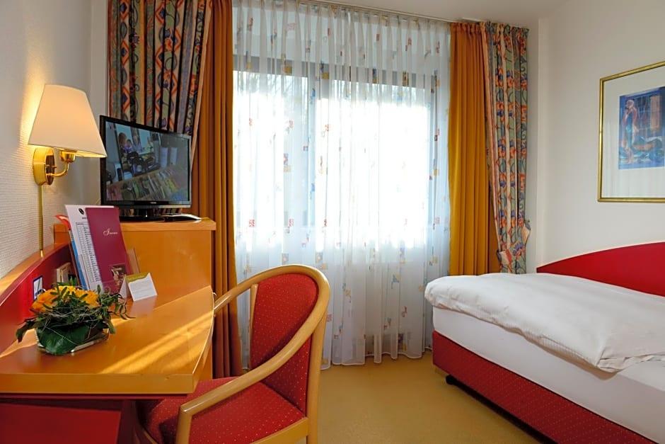 Hotel Spiegel 18/50