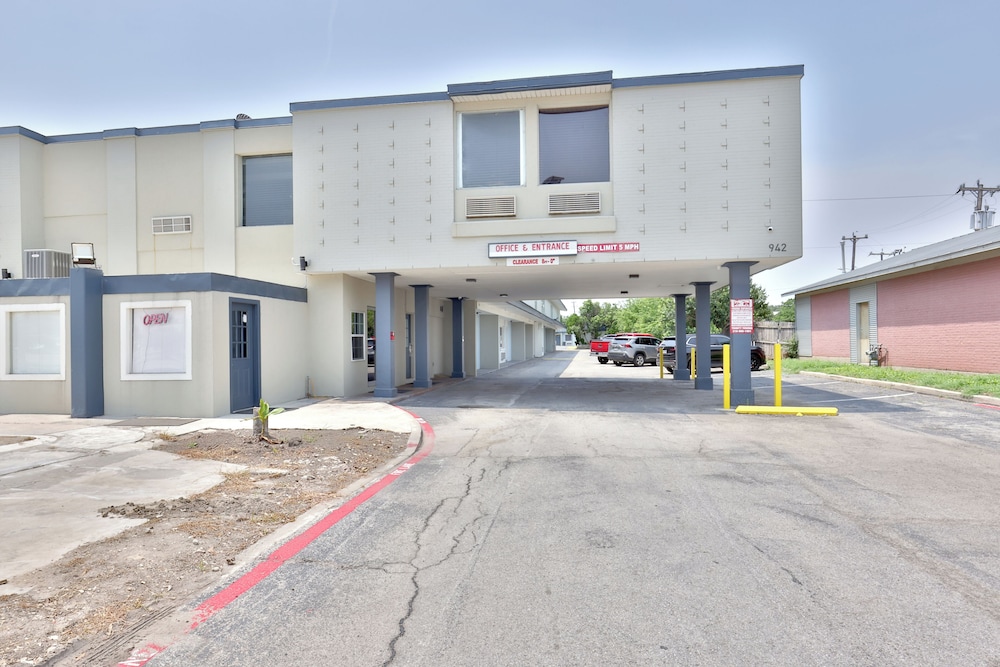 Americas Best Value Inn San Antonio Airport South 31/39