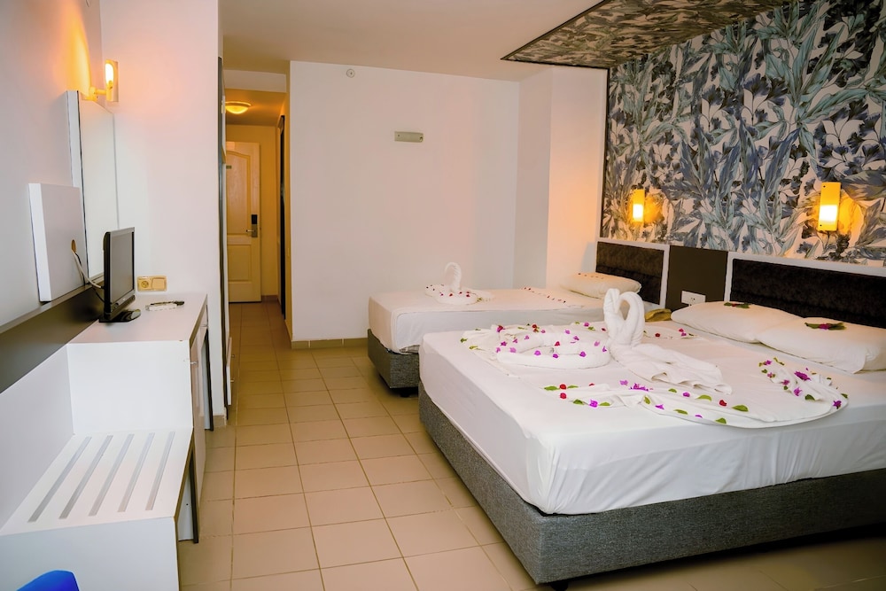 Azak Beach Hotel 20/50