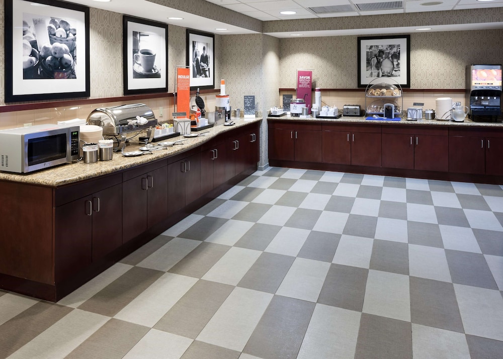 Hampton Inn & Suites Westford - Chelmsford 10/48